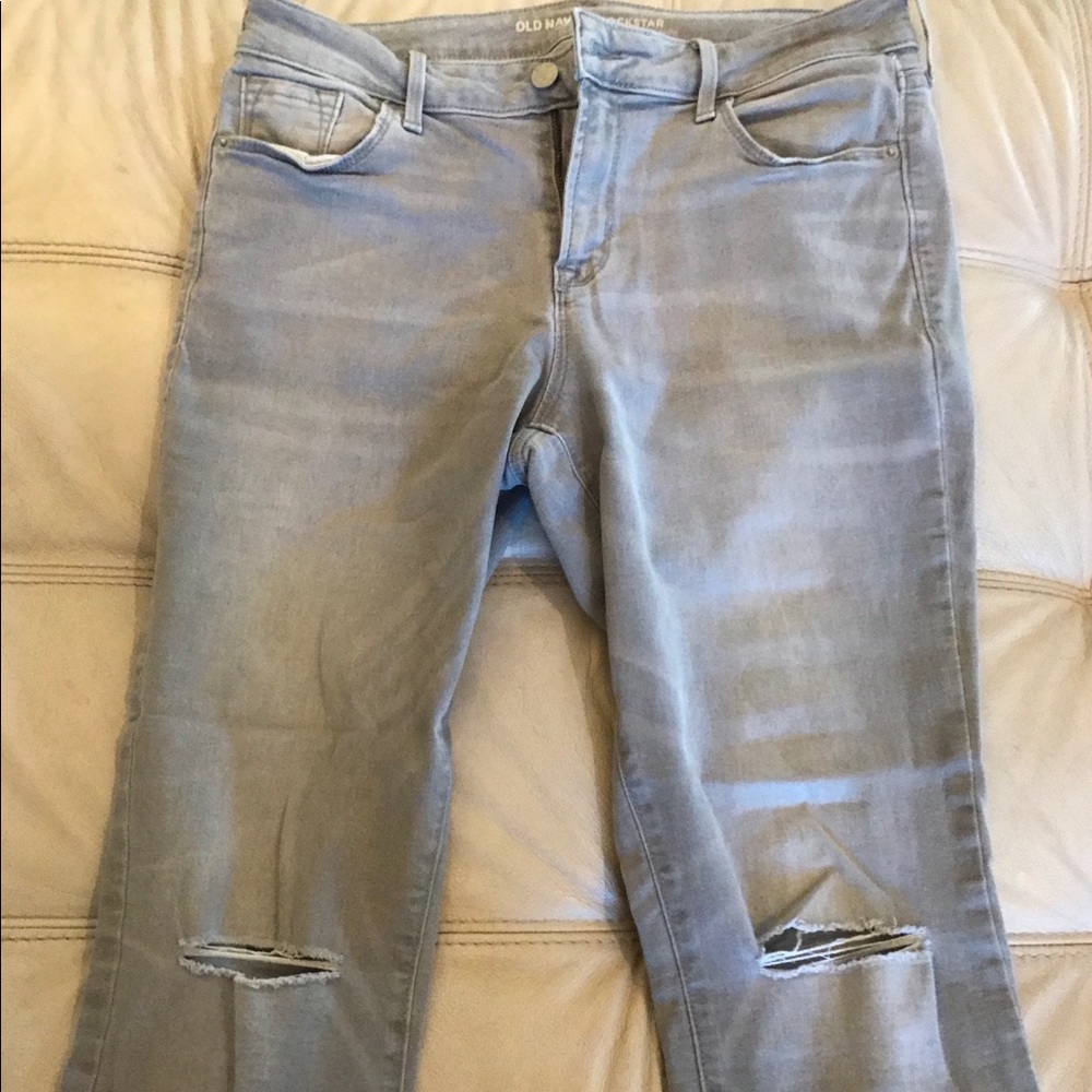 Old Navy gray skinny cropped jeans.